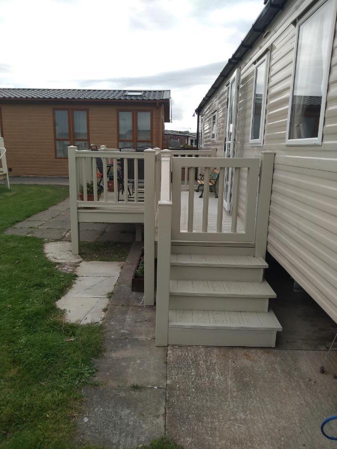 D24 Coastal Caravan: Beachside 2-Bedroom in Towyn Abergele Exterior photo